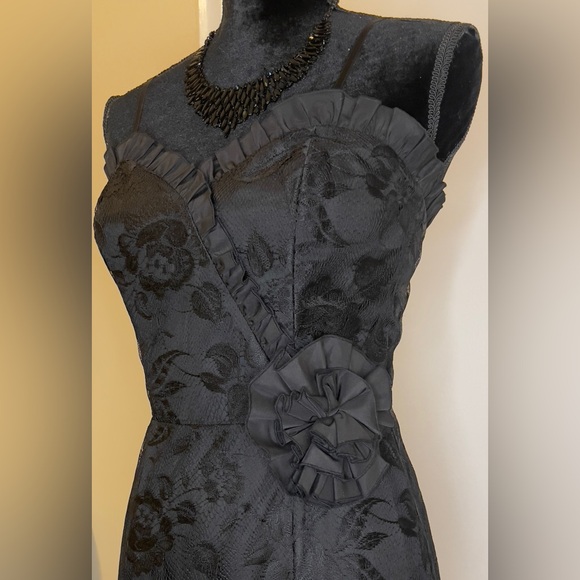 Size 6 Max and Cleo Formal Black Gown in excellent used condition. Worn once. - Picture 2 of 9